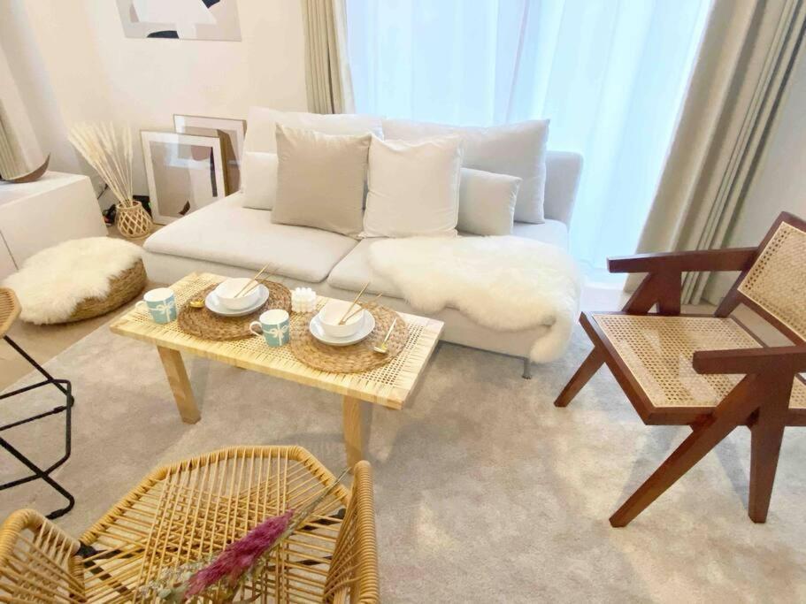 Open Sale: Spacious Namba Apartment near Dotonbori Osaka Exterior photo